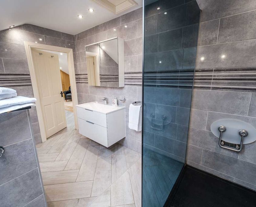 Bath and separate shower ensuite to first floor family room
